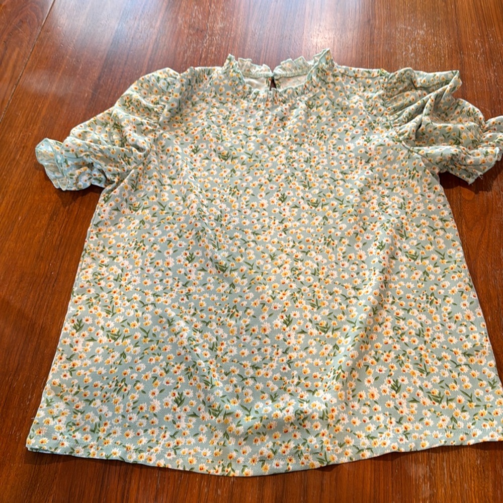 Sweet puff sleeve back bottom floral top